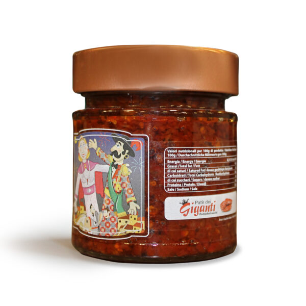 Pomodori seccati al sole tagliato al coltello e mesi sott'olio